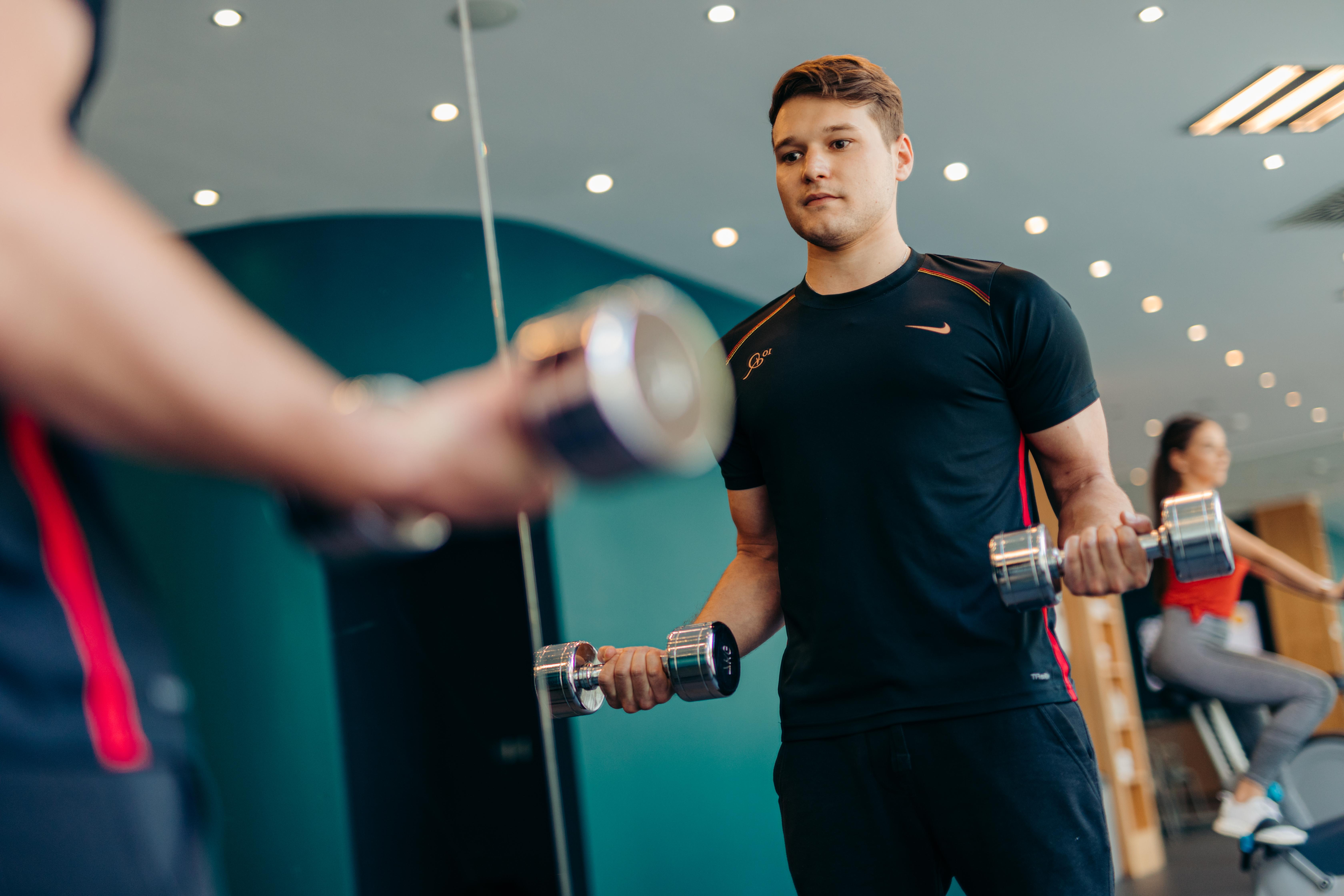 Hotel Bristol Berlin Ngoại thất bức ảnh Personal trainer working with a client