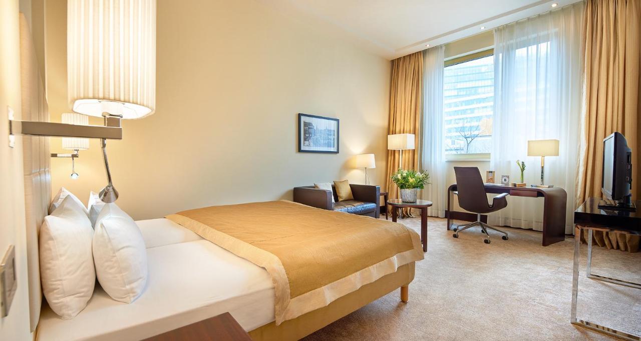 Hotel Bristol Berlin Ngoại thất bức ảnh A room at the Hotel de France